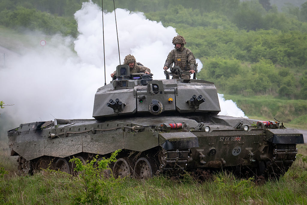 Un tanque Challenger durante la Operación Ghaulish el 24 de abril de 2025 en Sissonne, Francia.