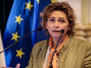 Los proyectos de la UE sobre minerales esenciales de Ucrania debe financiarlos el bloque, dice el BEI