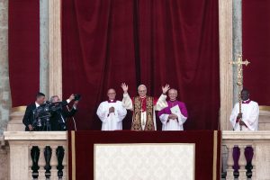 La Iglesia Católica elige al estadounidense Robert Francis Prevost nuevo Papa