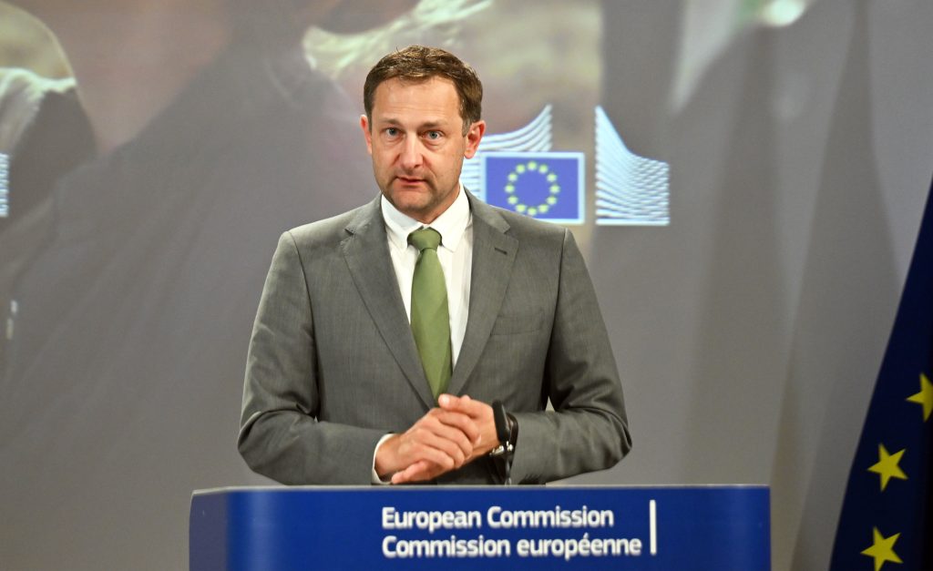 El comisario de Agricultura y Alimentación, Christophe Hansen, en rueda de prensa en Bruselas, el 14 de mayo de 2025.