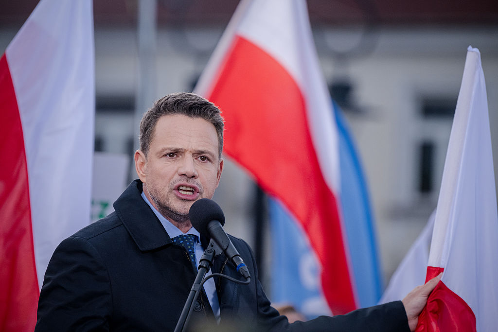 El candidato de la Plataforma Cívica, Rafal Trzaskowski, pronuncia un discurso durante el último día de campaña para la segunda vuelta de las elecciones presidenciales, el 16 de mayo de 2025 en Skierniewice, Polonia.