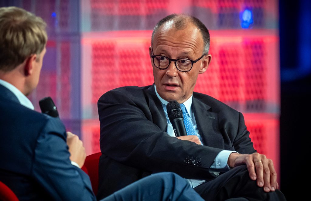 El canciller alemán, Friedrich Merz (CDU) participa en un debate en el escenario del Foro Internacional sobre el Desarrollo Mundial (WDR Europaforum) , el 26 de mayo de 2025 en Berlín.