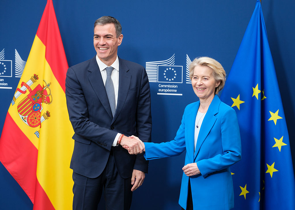 El presidente del Gobierno, Pedro Sánchez, con la presidenta de la  Comisión Europea, Ursula von der Leyen, el 28 de mayo de 2025 en Bruselas.