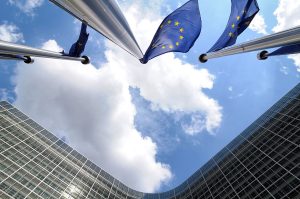 La Comisión Europea mantiene el proceso de infracción a España por la actuación del Gobierno en la opa