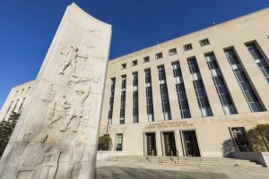 "Ping-pong" entre tribunales de Estados Unidos por los controvertidos aranceles de Trump