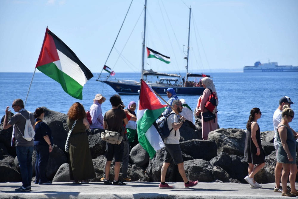 Madleen, el velero de la ONG Flotilla de la Libertad, amarrado antes de partir del puerto de San Giovanni Li Cuti (Catania, Italia) rumbo a Gaza, el 1 de junio de 2025.