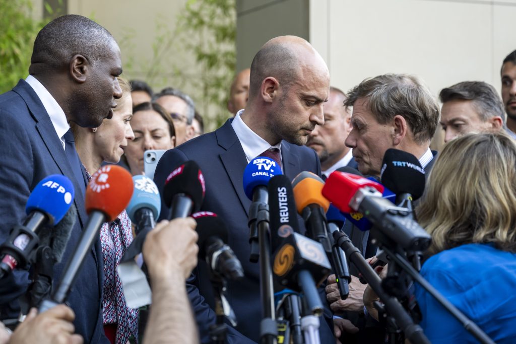 El ministro británico de Asuntos Exteriores, David Lammy; la jefa de la diplomacia de la UE, Kaja Kallas; el ministro para Europa y Asuntos Exteriores de Francia, Jean-Noël Barrot; y el ministro alemán de Asuntos Exteriores, Johann Wadephul, hablan con los medios frente al Hotel Intercontinental de Ginebra, tras una reunión con su homólogo iraní, el 20 de junio de 2025.