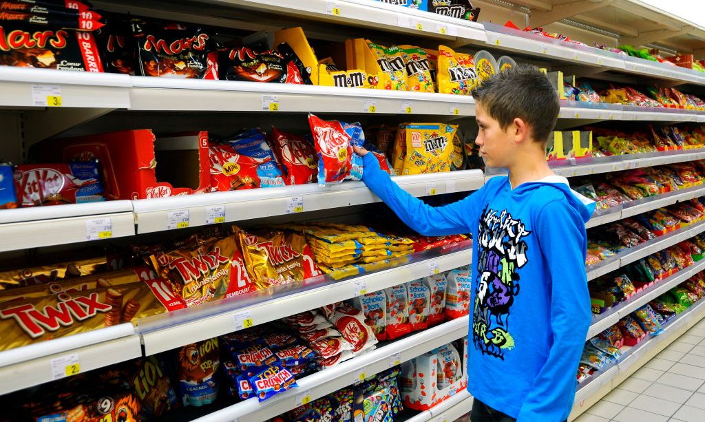 Crece el consumo de comida basura entre niños y adolescentes