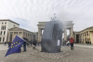 Greenpeace cree que Bruselas se marcará un “autogol” si anula el fin del diésel en 2035
