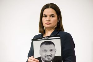 La UE se felicita por la liberación del líder opositor bielorruso Siarhei Tsikhanouski