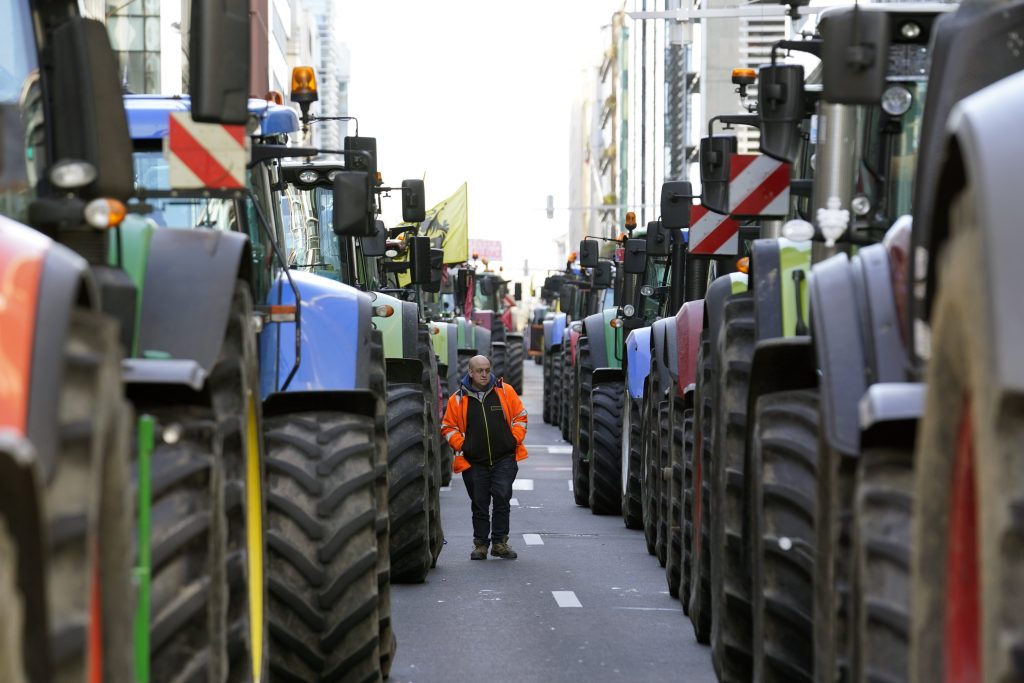 Manifestación de agricultores por las calles de Bruselas, el 1 de febrero de 2024.
