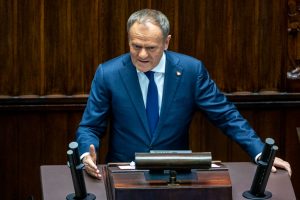 Tusk intenta reforzar los frágiles mimbres de su coalición sometiéndose a una moción de confianza