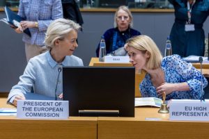 La UE prepara más sanciones selectivas contra Rusia y apunta al precio del petróleo