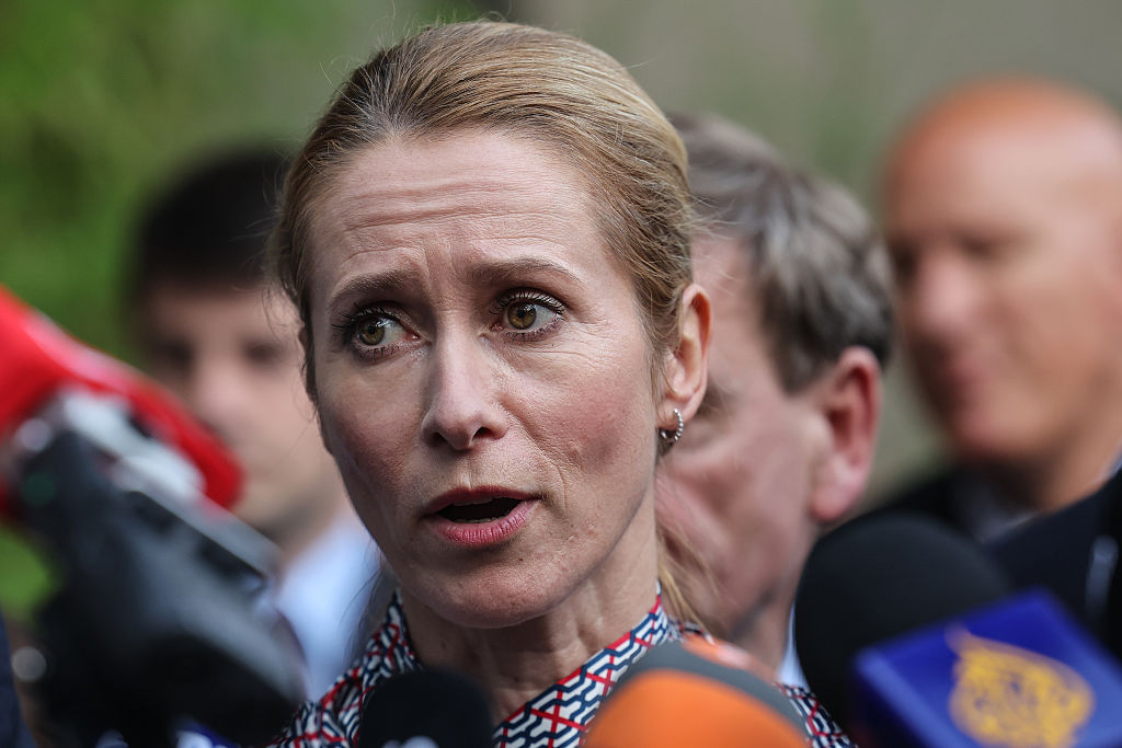 La jefa de la diplomacia de la UE, Kaja Kallas, habla con la prensa tras una reunión con el ministro iraní de Asuntos Exteriores, Abbas Araghchi, en el Hotel Intercontinental de Ginebra, Suiza, el 20 de junio de 2025.