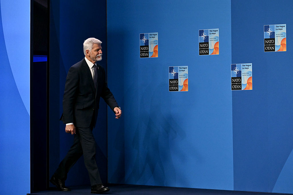 El presidente de la República Checa, Petr Pavel, llega para la foto de familia durante la cumbre de la OTAN en La Haya, el 25 de junio de 2025.