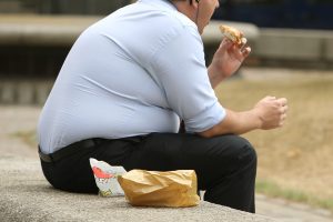 Bruselas redobla esfuerzos para reducir la "epidemia" de obesidad en la UE