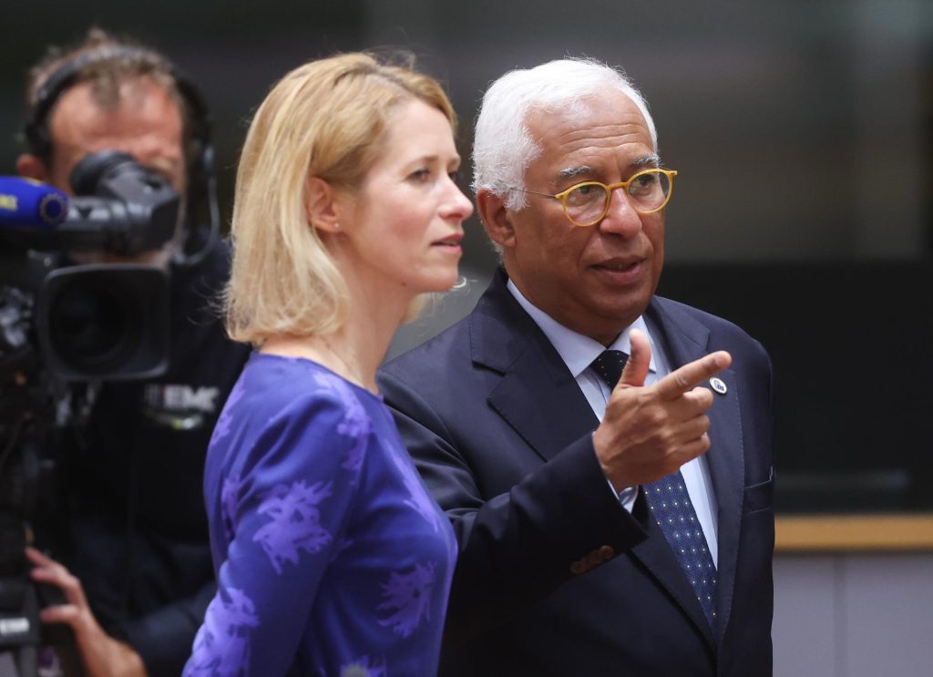 La jefa de la diplomacia de la UE, Kaja Kallas (izq) y el presidente del Consejo Europeo, Antonio Costa (d), en el Consejo Europeo de Bruselas, el 26 de junio de 2025.