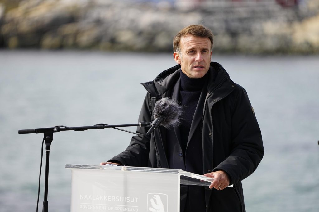 El presidente de Francia, Emmanuel Macron, en rueda de prensa en Nuuk, Groenlandia, el 15 de junio de 2025.