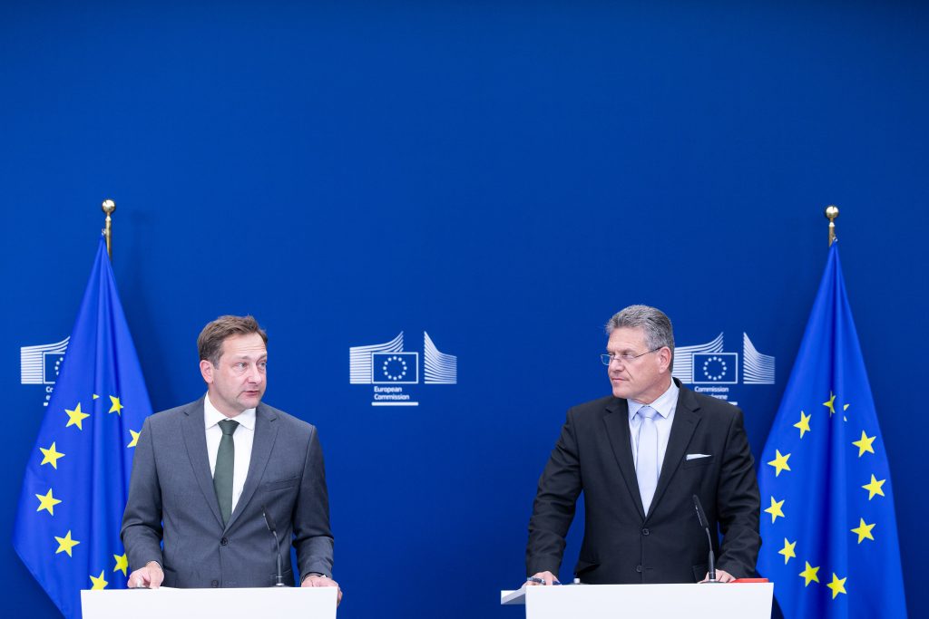 Christophe Hansen (izq) y Maroš Šefčovič (dr)