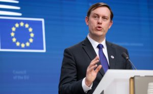 La UE no se apoyará en China aunque fracasen las negociaciones con Trump, asegura Varsovia
