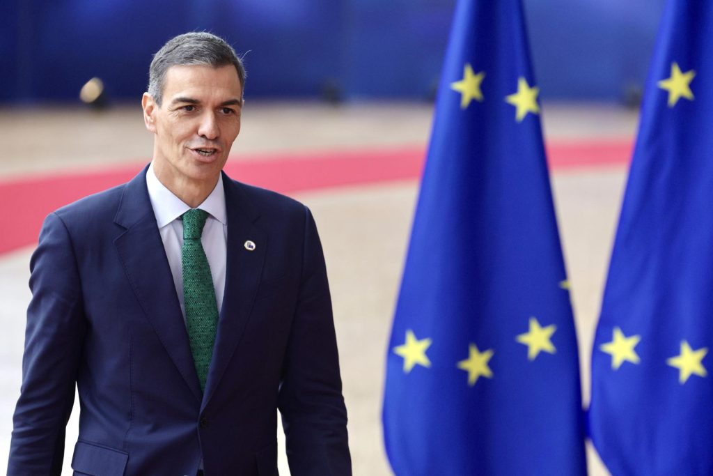 Pedro Sánchez llega a un Consejo Europeo, en 2025.