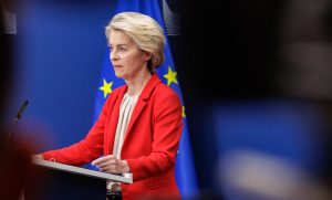 Von der Leyen justifica "esquivar" al Parlamento Europeo para aprobar un paquete de defensa por 150.000 millones