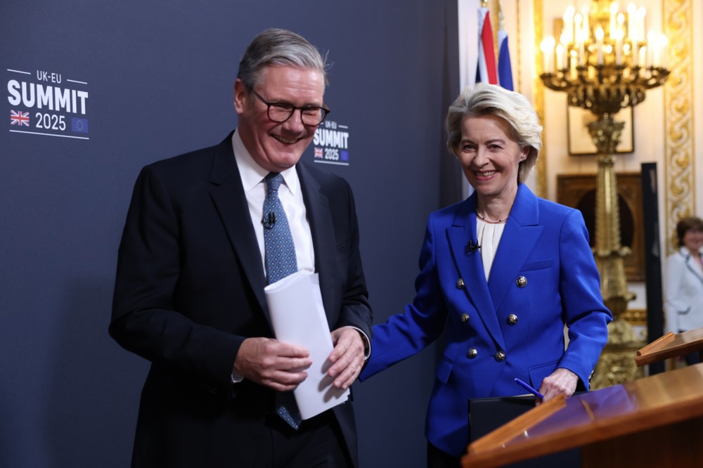 Starmer y Von der Leyen en Londres, el Londres, el 19 de mayo de 2025.  (Foto:  EPA/NEIL HALL)