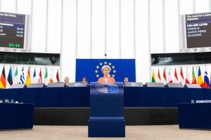 Von der Leyen vela armas ante la moción de censura del jueves, tras un acalorado debate en Estrasburgo
