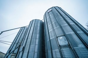 Bruselas propone crear "reservas alimentarias estratégicas" en su reforma de la PAC
