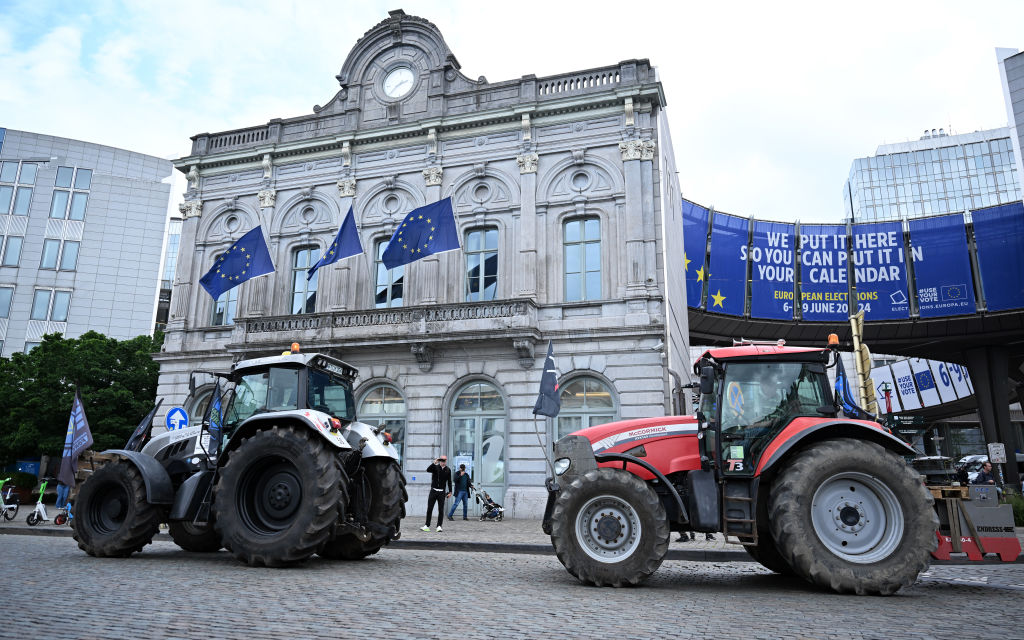 Protesta de agricultores ante el Parlamento Europeo en Bruselas, el 4 de junio de 2024.