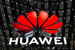 Sánchez esquiva las críticas por el acuerdo con Huawei a pesar de las advertencias de Bruselas y Washington