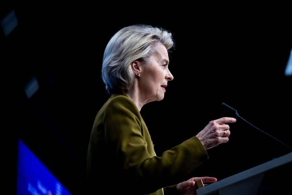 Von der Leyen ofrece una rueda de prensa en Bruselas el 20 de marzo de 2025.