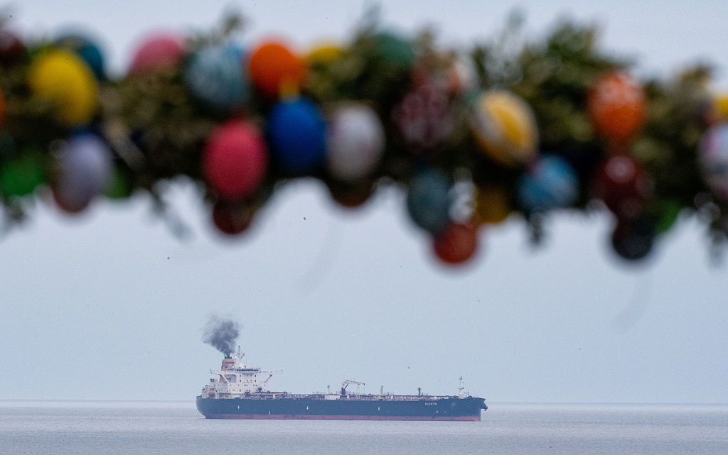 Vista del petrolero «Eventin» frente a la costa de la isla de Rügen, en Mecklemburgo-Pomerania Occidental, Alemania, el 19 de abril de 2025.
