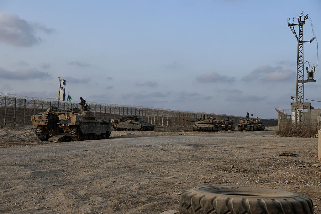 Tanques israelíes a lo largo de la frontera con la Franja de Gaza el 3 de junio de 2025