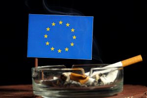 Expertos piden que el nuevo impuesto de la UE al tabaco refuerce la "resiliencia sanitaria" de Europa, no la defensa