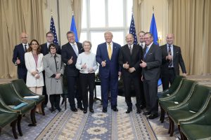 ¿Cómo afecta el acuerdo comercial de la UE con Trump a defensa, energía, alimentación y fármacos?