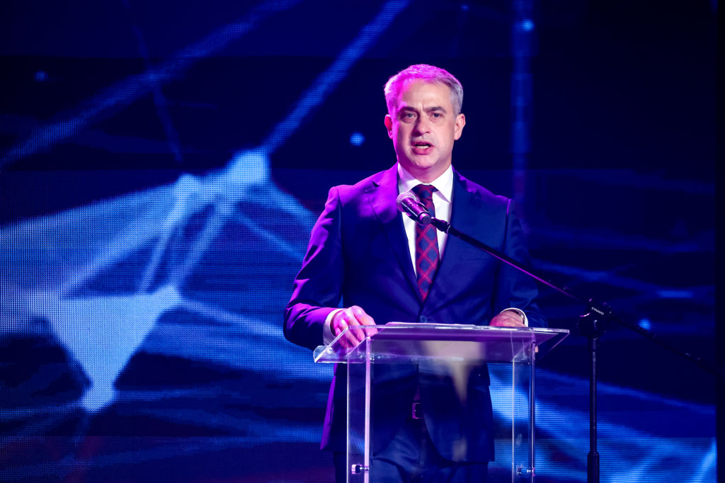 Krzysztof Gawkowski, viceprimer ministro de Polonia y ministro de Asuntos Digitales, pronuncia un discurso en el  Foro Europeo de Ciberseguridad CyberSec en la EXPO de Cracovia, el 19 de junio de 2024.