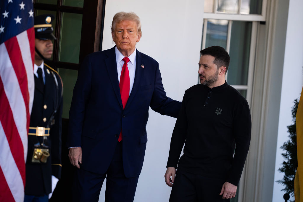 El presidente de Estados Unidos, Donald Trump, recibe al presidente ucraniano Volodimir Zelenski en la Casa Blanca, el 28 de febrero de 2025.