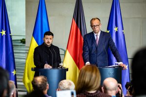 Casi el 50% de la ayuda militar europea a Ucrania procede de adquisiciones y no de arsenales, según estudio