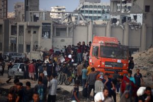 Bruselas advierte de que a Gaza entran muchos menos camiones con ayuda humanitaria de lo que exige la UE