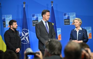 Zelenski, en Washington «escoltado» por la plana mayor de la UE y la OTAN para una reunión clave con Trump