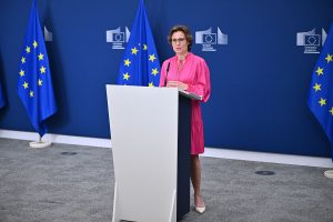 Bruselas, bajo presión por la directiva que regula las aguas residuales de fármacos y cosméticos