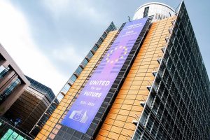Bruselas propone recortar aranceles a los productos industriales y agrícolas de EE.UU. a cambio de una reducción de gravámenes a los automóviles europeos