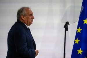 Los mercados de valores en Francia, en bajada pronunciada tras el anuncio de la moción de confianza a Bayrou
