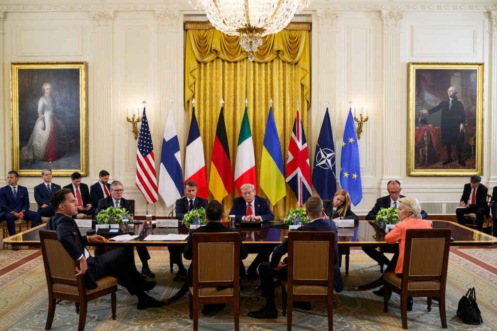 Imagen de la reunión de los líderes europeos y el presidente de Estados Unidos, Donald Trump, en la Casa Blanca, el 18 de agosto de 2025.