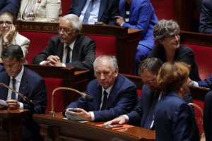 Cae el gobierno de Bayrou tras perder la votación de confianza en la Asamblea Nacional