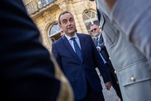 Sébastien Lecornu, el hombre de Macron para "salvar" al presidente