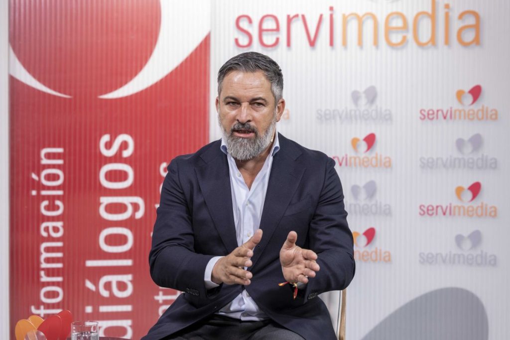 El líder de Vox, Santiago Abascal, durante una  entrevista con Servimedia, socio de Euractiv, el 3 de septiembre de 2025.