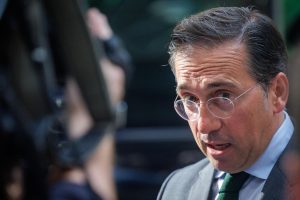 Albares acusa al PP de «boicotear» la oficialidad del catalán en la UE
