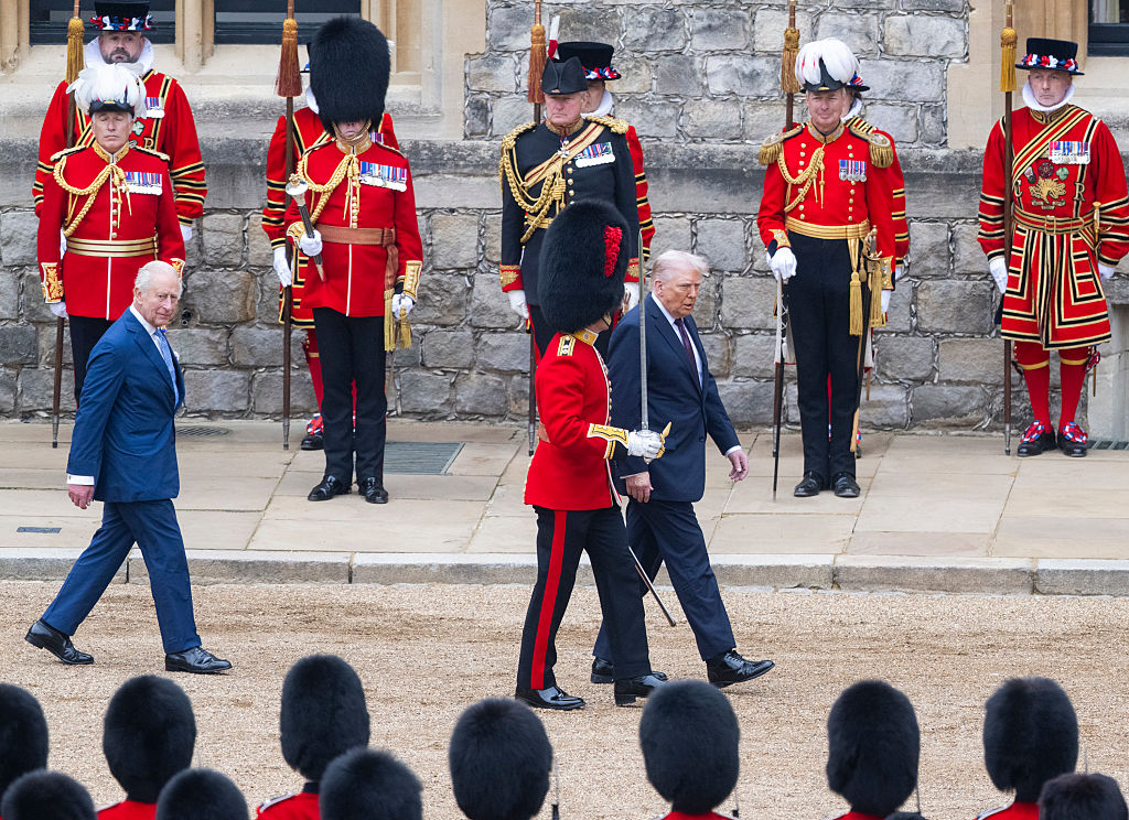 El rey Carlos III y el presidente de los Estados Unidos, Donald Trump, asisten a la ceremonia de bienvenida durante la visita de Estado del presidente de los Estados Unidos al castillo de Windsor el 17 de septiembre de 2025.